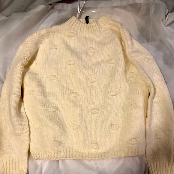 Medium Cream Sweater - Picture 1 of 3